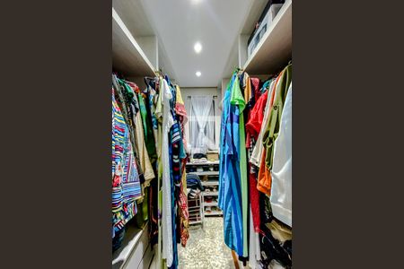 Apartamento à venda com 241m², 4 quartos e 4 vagasQuarto 4 - Closet