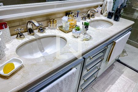 Apartamento à venda com 241m², 4 quartos e 4 vagasBanheiro da Suíte 4