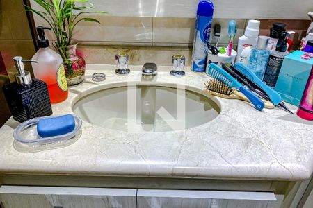 Apartamento à venda com 241m², 4 quartos e 4 vagasBanheiro da Suíte 1