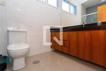 Casa à venda com 334m², 3 quartos e 3 vagasBanheiro