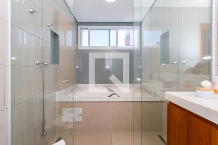 Casa à venda com 334m², 3 quartos e 3 vagasBanheiro da Suíte