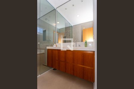 Casa à venda com 334m², 3 quartos e 3 vagasBanheiro da Suíte