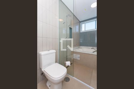 Casa à venda com 334m², 3 quartos e 3 vagasBanheiro da Suíte