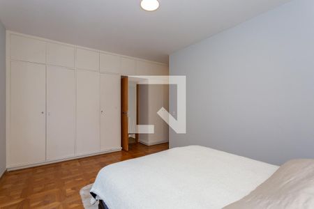 Casa à venda com 334m², 3 quartos e 3 vagasSuíte