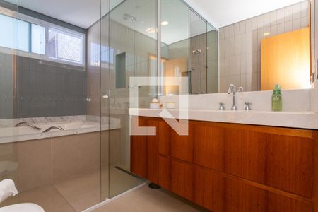 Casa à venda com 334m², 3 quartos e 3 vagasBanheiro da Suíte