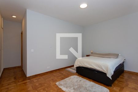 Casa à venda com 334m², 3 quartos e 3 vagasSuíte