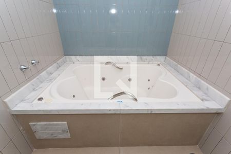 Casa à venda com 334m², 3 quartos e 3 vagasBanheiro da Suíte