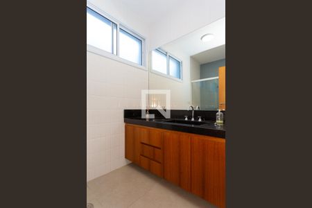 Casa à venda com 334m², 3 quartos e 3 vagasBanheiro