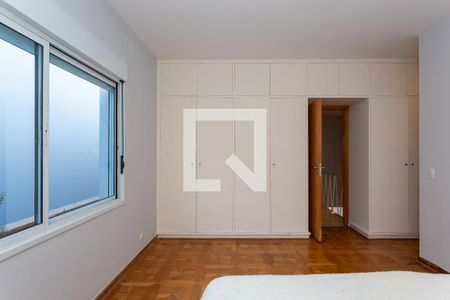 Casa à venda com 334m², 3 quartos e 3 vagasSuíte