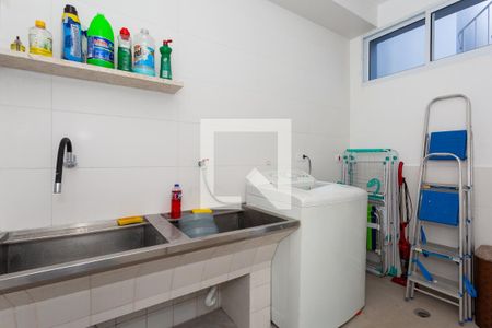 Casa à venda com 334m², 3 quartos e 3 vagasLavanderia - Edícula