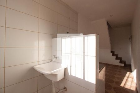Cozinha e Área de Serviço de casa para alugar com 1 quarto, 35m² em Itaquera, São Paulo