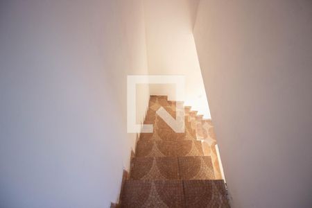 Escada de casa para alugar com 1 quarto, 35m² em Itaquera, São Paulo