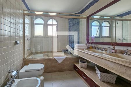 Apartamento para alugar com 220m², 5 quartos e 2 vagasBanheiro da Suíte 3