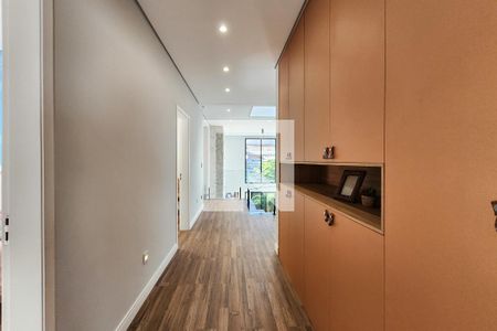 Casa à venda com 370m², 4 quartos e 4 vagasCorredor