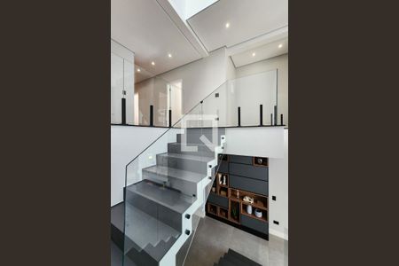 Casa à venda com 370m², 4 quartos e 4 vagasEscada