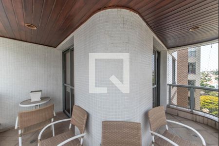 Apartamento à venda com 214m², 3 quartos e 3 vagasVaranda