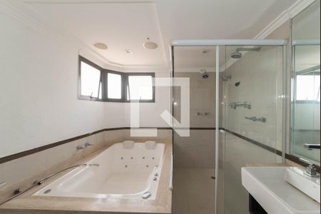 Apartamento à venda com 214m², 3 quartos e 3 vagasBanheiro da Suíte Master