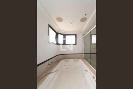Apartamento à venda com 214m², 3 quartos e 3 vagasBanheiro da Suíte Master