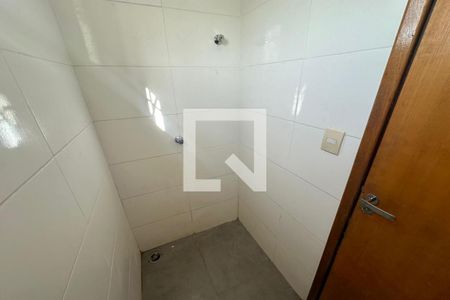Banheiro de kitnet/studio para alugar com 1 quarto, 36m² em Vila Virginia, Ribeirão Preto