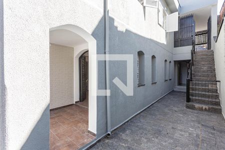 Casa à venda com 270m², 3 quartos e 3 vagasEscadas