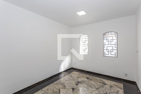 Casa à venda com 270m², 3 quartos e 3 vagasSuíte 3