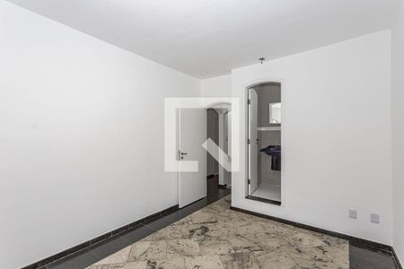 Casa à venda com 270m², 3 quartos e 3 vagasSuíte 3