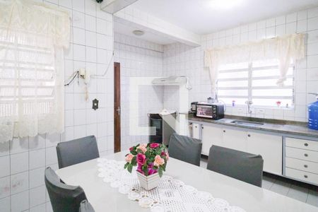 Casa para alugar com 145m², 3 quartos e 3 vagasCozinha 