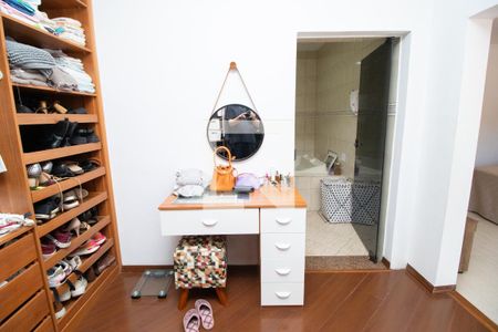 Casa à venda com 351m², 4 quartos e 5 vagasCloset