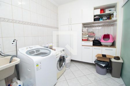 Casa à venda com 351m², 4 quartos e 5 vagasLavanderia