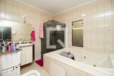 Casa à venda com 351m², 4 quartos e 5 vagasBanheiro da Suíte