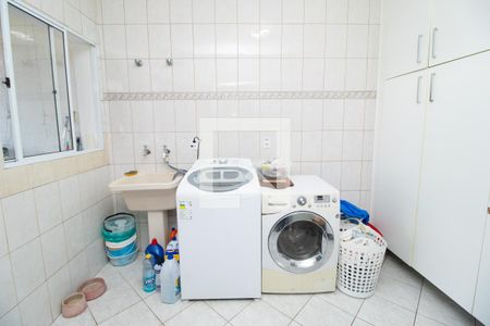 Casa à venda com 351m², 4 quartos e 5 vagasLavanderia