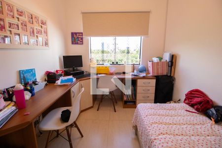 Casa à venda com 351m², 4 quartos e 5 vagasEscritório