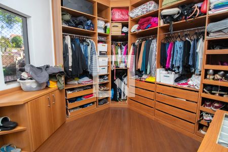 Casa à venda com 351m², 4 quartos e 5 vagasCloset