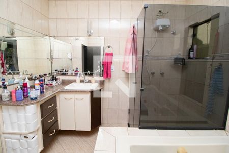 Casa à venda com 351m², 4 quartos e 5 vagasBanheiro da Suíte