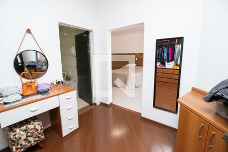 Casa à venda com 351m², 4 quartos e 5 vagasCloset