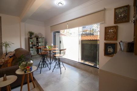 Casa à venda com 351m², 4 quartos e 5 vagasSala