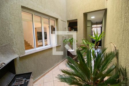 Casa à venda com 351m², 4 quartos e 5 vagasEntrada
