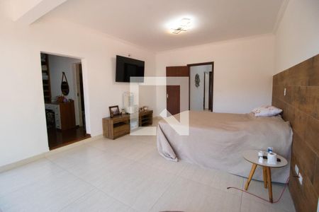 Casa à venda com 351m², 4 quartos e 5 vagasSuíte