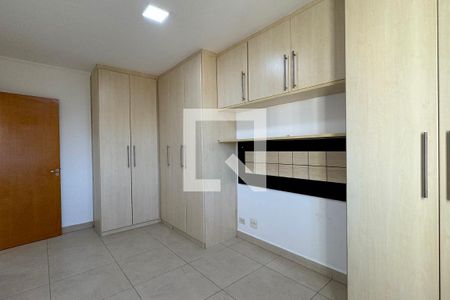 Quarto 1 de apartamento para alugar com 2 quartos, 60m² em Jardim Tupanci, Barueri