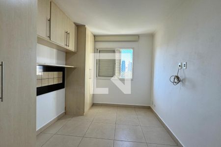 Quarto 1 de apartamento para alugar com 2 quartos, 60m² em Jardim Tupanci, Barueri