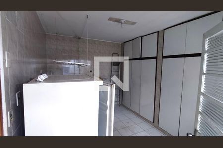 Casa à venda com 326m², 3 quartos e 4 vagas Casa à venda com 326m², 3 quartos e 4 vagasÁrea de Serviço