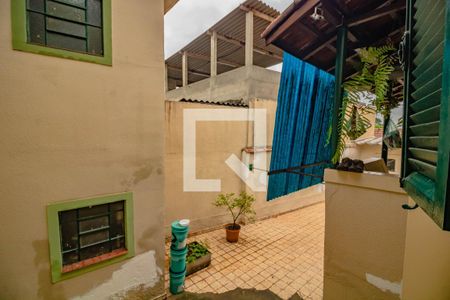 Casa para alugar com 220m², 3 quartos e sem vagaEscada vista