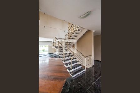 Escada de casa de condomínio à venda com 5 quartos, 381m² em Alphaville, Santana de Parnaíba