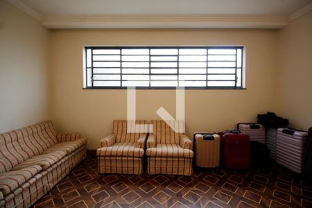 Casa à venda com 460m², 4 quartos e 4 vagasSala de tv