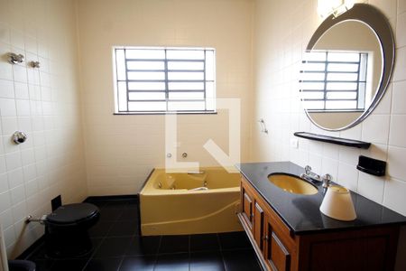 Casa à venda com 460m², 4 quartos e 4 vagasBanheiro da Suite 2