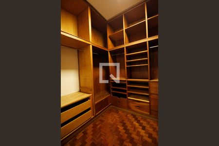 Casa à venda com 460m², 4 quartos e 4 vagasSuite 2