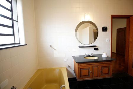 Casa à venda com 460m², 4 quartos e 4 vagasBanheiro da Suite 2