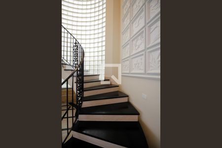 Casa à venda com 460m², 4 quartos e 4 vagasEscada