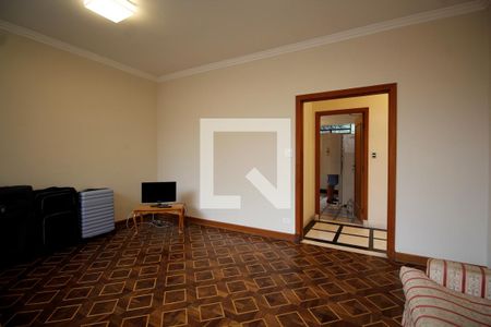 Casa à venda com 460m², 4 quartos e 4 vagasSala de tv