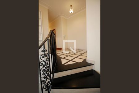 Casa à venda com 460m², 4 quartos e 4 vagasEscada